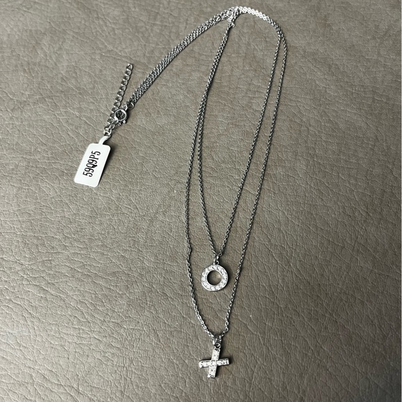 Charmed Aroma | X O Necklace - Picture 3 of 6
